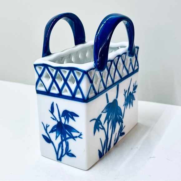 Blue White Floral Handbag Shape Ceramic Porcelain Vase - Picture 3 of 4